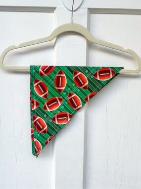 🏈Dog Bandana, Footballs